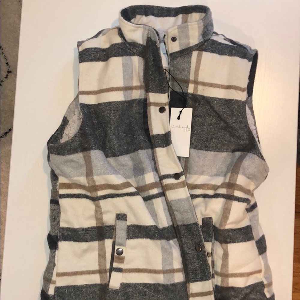 New Redding Plaid Pocketed Vest-Size Large